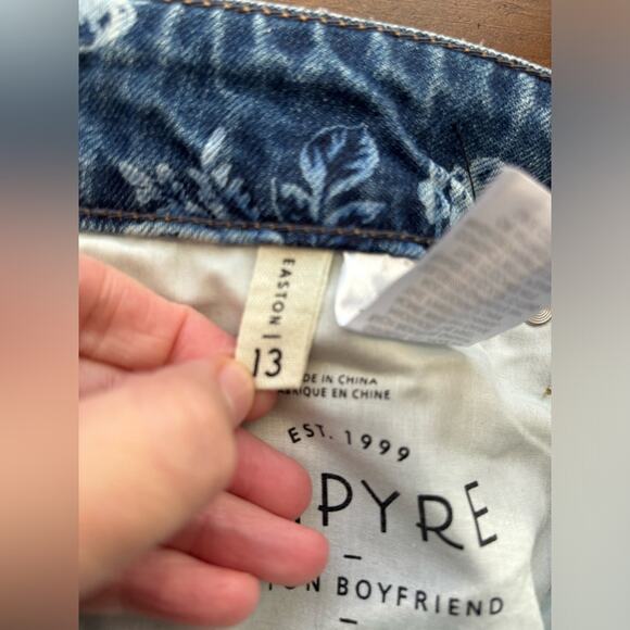 Empyre Easton Boyfriend Light Wash Floral Ripped Distressed Denim Jeans Size 13 - Picture 7 of 7